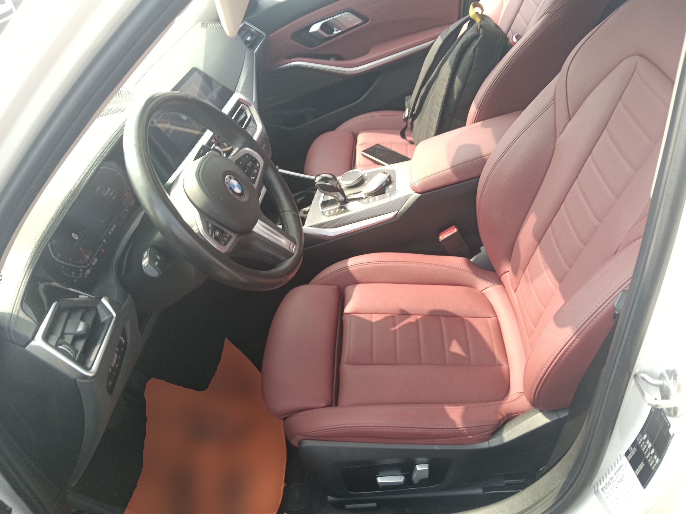 Переднее сиденье в автомобиле