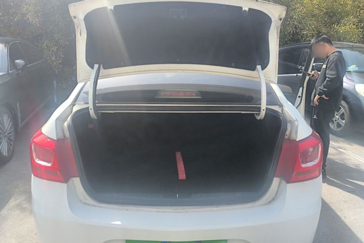 Used Chevrolet Cruze 2015 1.5L Classic SE MT Trunk