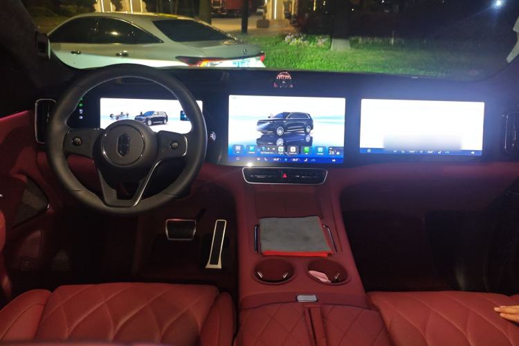 Used Hima AITO M8 2025 Extended-Range Max+ Version 53.4 kWh 5-Seater Edition Center Console