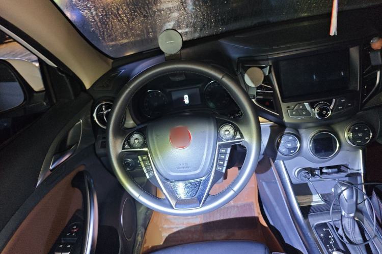 Used BYD Song 2017 Gaishe Upgrade Edition 1.5TID Automatic Elite Model Steering Wheel