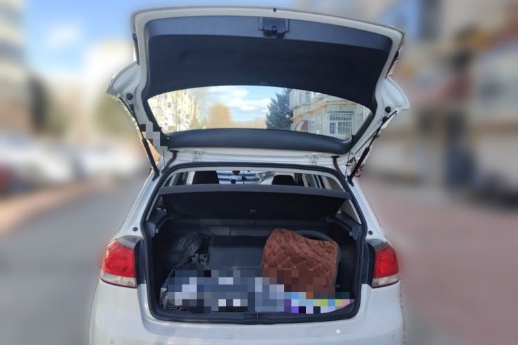 Used Volkswagen Golf 2012 1.6L Automatic Comfort Model Trunk