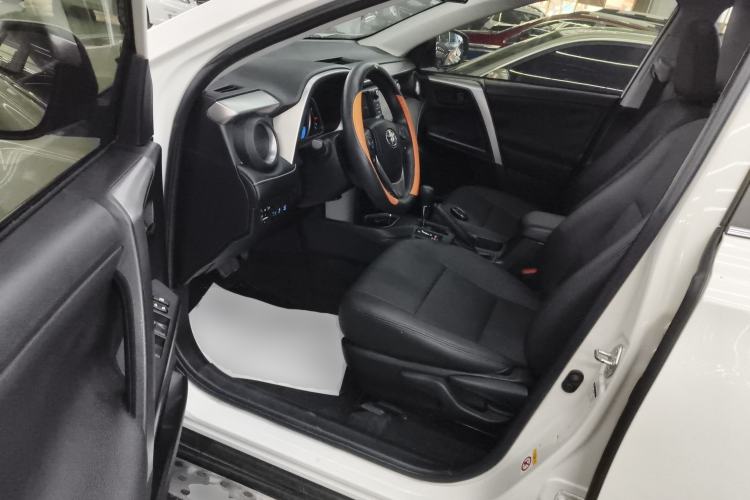 Used Toyota RAV4 2016 2.0L CVT Two-Wheel Drive Comfort Edition China V Standard