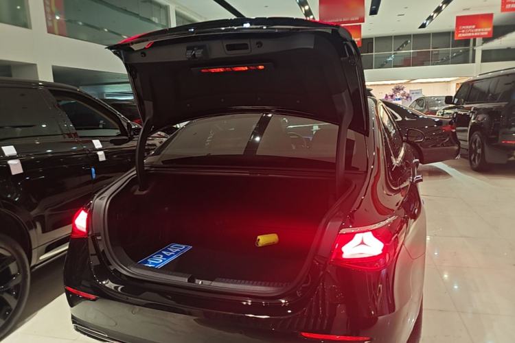 Used Mercedes-Benz E-Class 2024 E 260 L Trunk