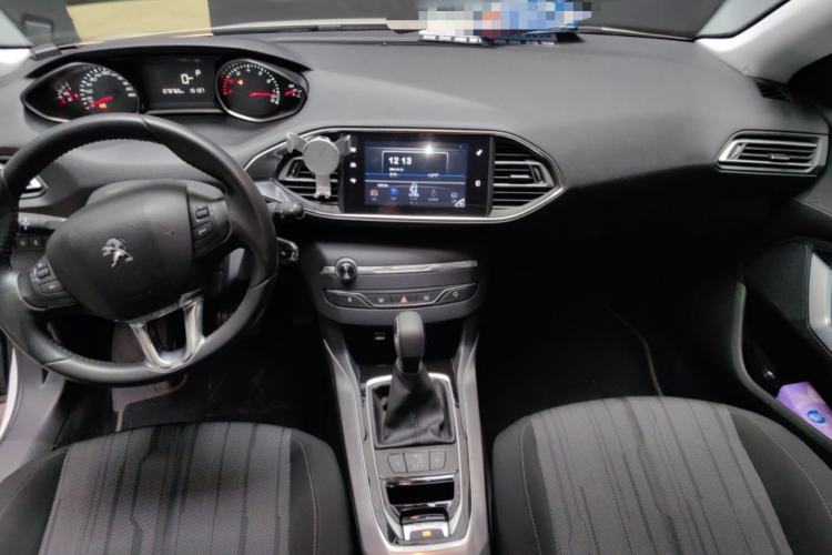 Used Peugeot 308S 2015 1.6T Automatic Jingchi Edition Center Console