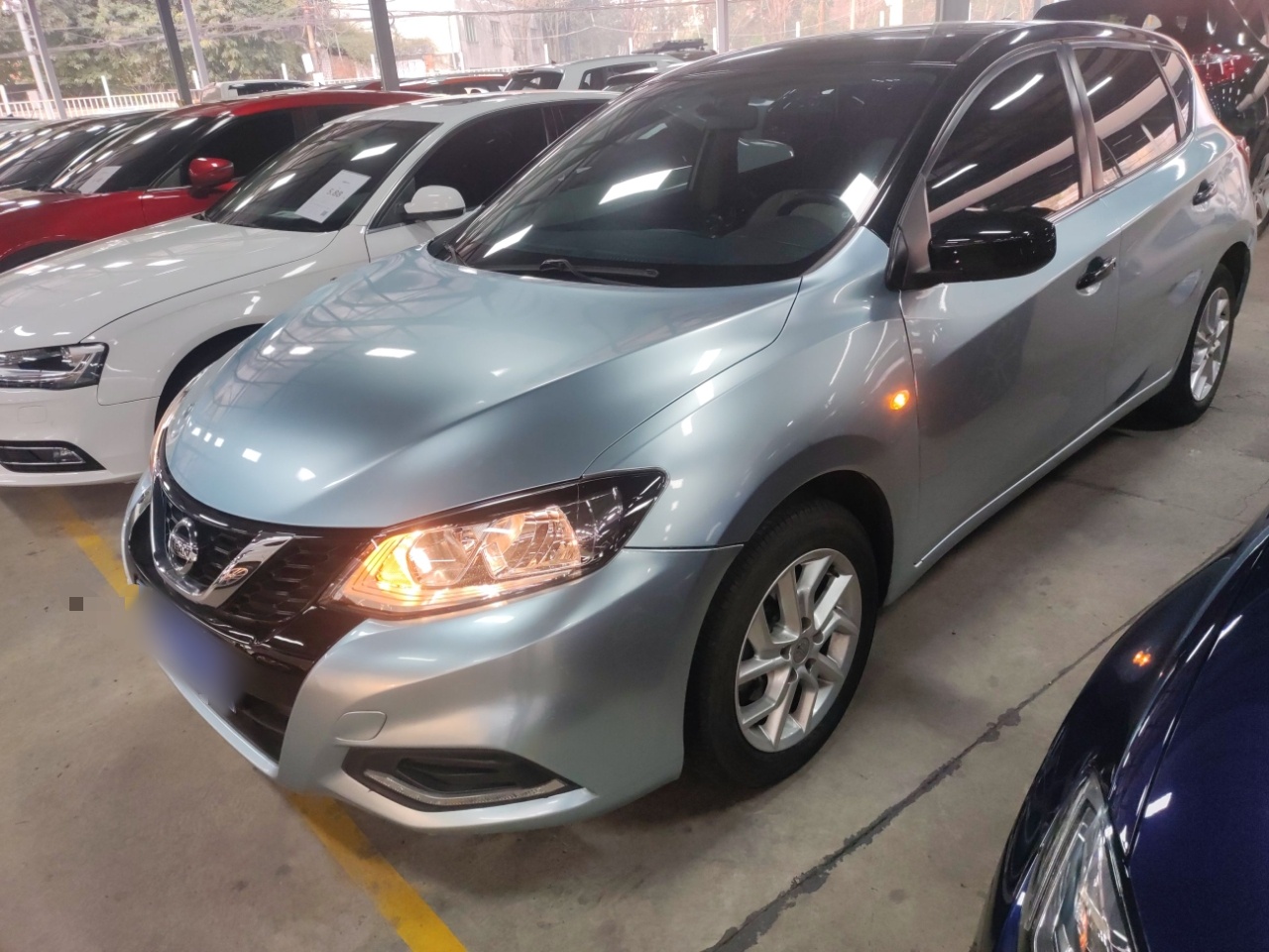 Под передней частью автомобиля