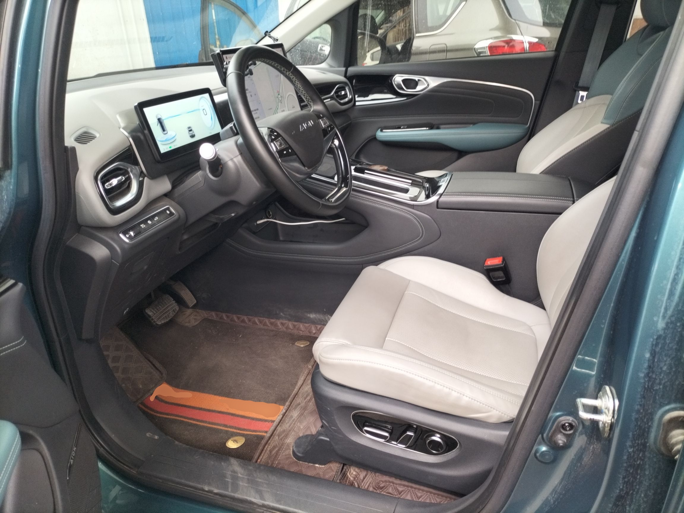 Переднее сиденье в автомобиле