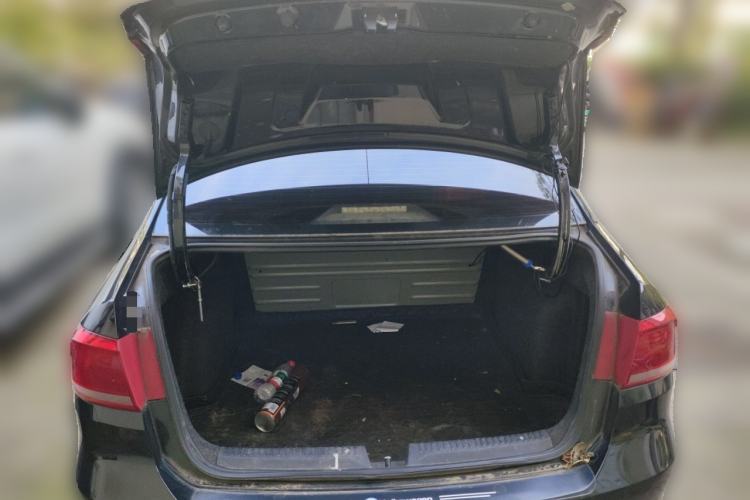 Used Volkswagen Santana 2015 1.6L Manual Fashion Edition Trunk