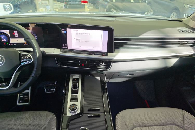 Used Volkswagen Tavendor 2023 380TSI All-Wheel Drive R-Line Journey Edition Interior 4