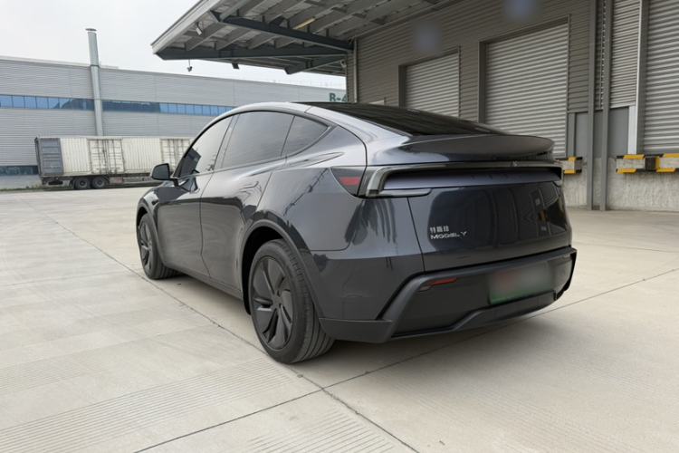 Used Tesla Model Y 2025 Rear-Wheel Drive First Edition Exterior 7