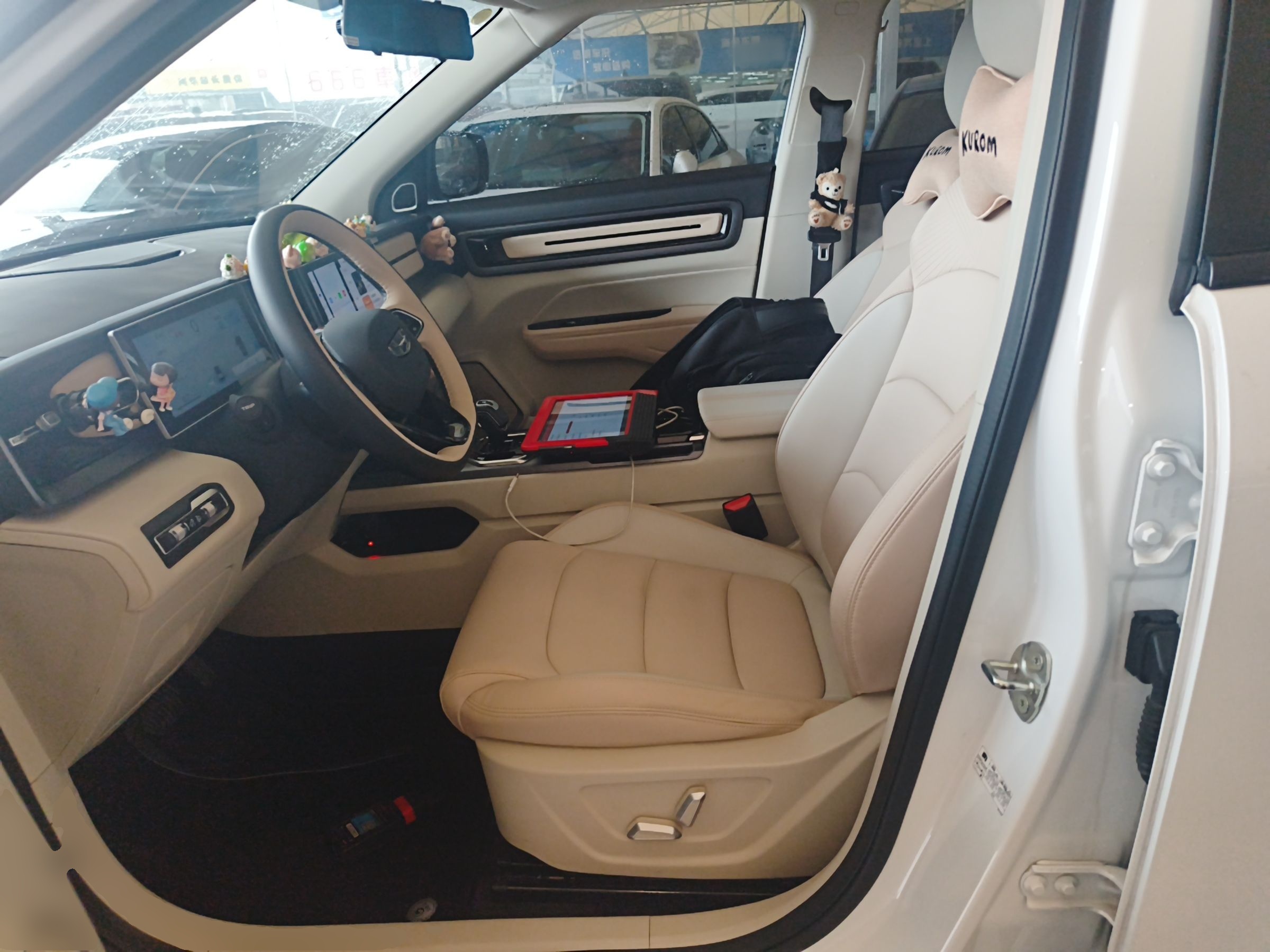 Переднее сиденье в автомобиле