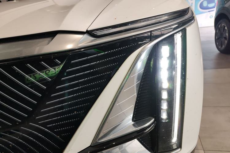 Used Cadillac LYRIQ 2024 Rear-Drive Standard Range Luxury Edition Left Front Headlight