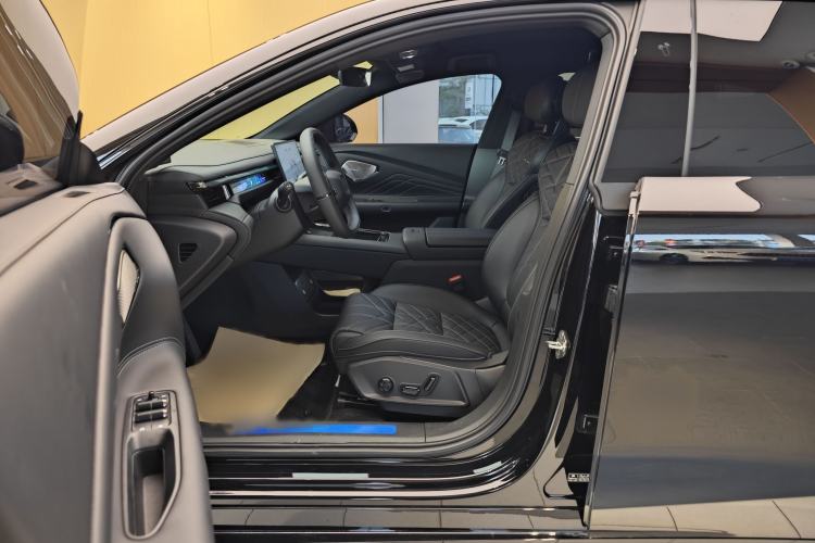 Used Lynk & Co Lynk & Co 10 EM-P 2025 Model 240 Four-Wheel Drive Ultra