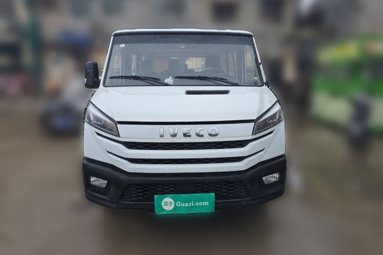 Used Iveco Daily 2023 2.5T A35M1 Short Wheelbase Low-Roof Single-Tire Side-Sliding Door 5-9 Seats
