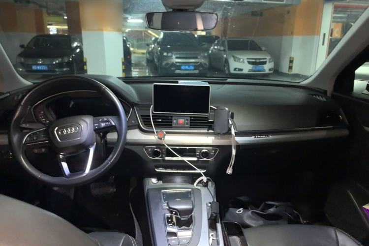 Used Audi Q5L 2020 Updated 40 TFSI Prestige Fashion Edition Center Console