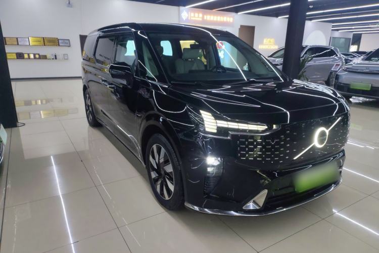 Used Volvo EM90 2025 Ultra Six-Seater Exterior 1