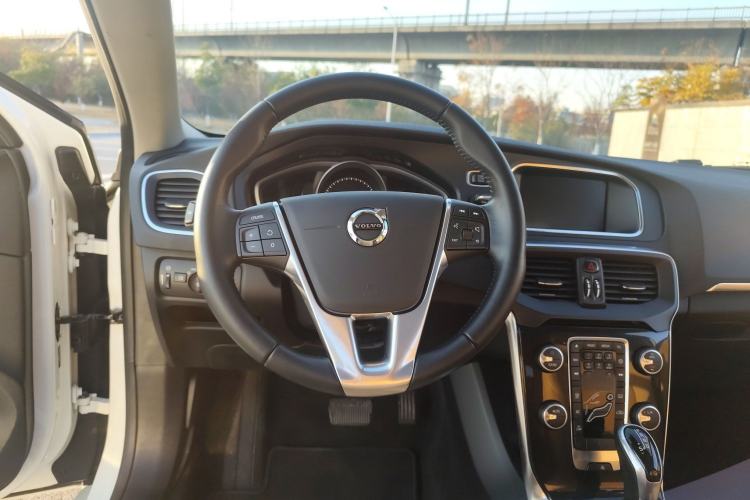 Used Volvo V40 2017 T3 Zhiyi Edition