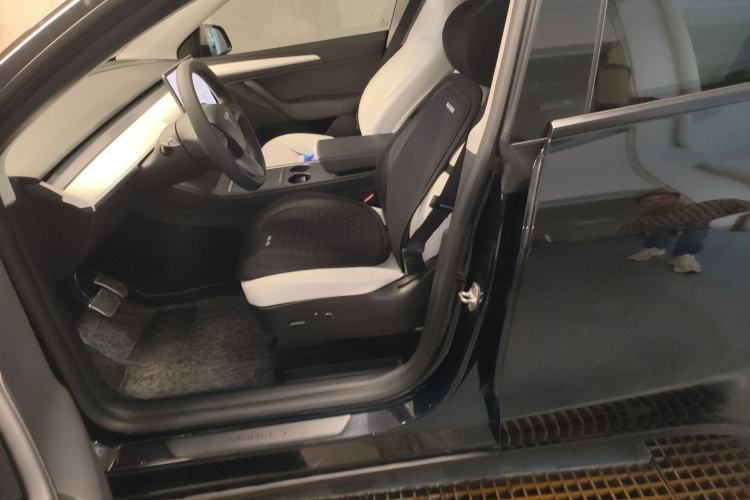 Used Tesla Model Y 2021 Standard Range Rear-Wheel Drive Version Left Front Seat