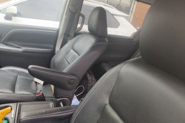 Used Toyota SIENNA 2018 3.5L 2WD Limited 7-Seater Canadian Version
