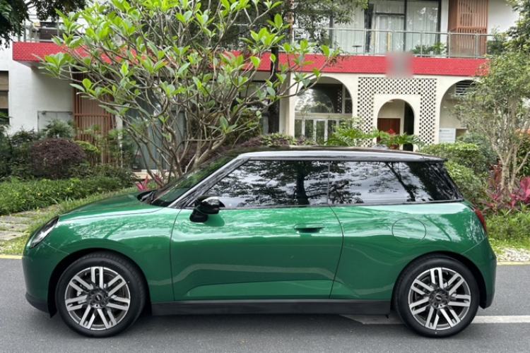 Used MINI Electric COOPER 2024 456km COOPER E Classic Edition
