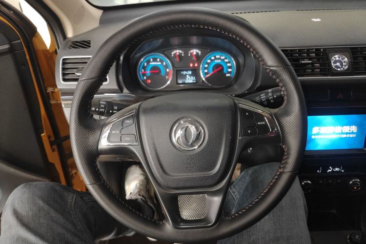 Used Dongfeng Fengon 370 2016 1.5L Manual Luxury Version SFG15-05 7 Seats