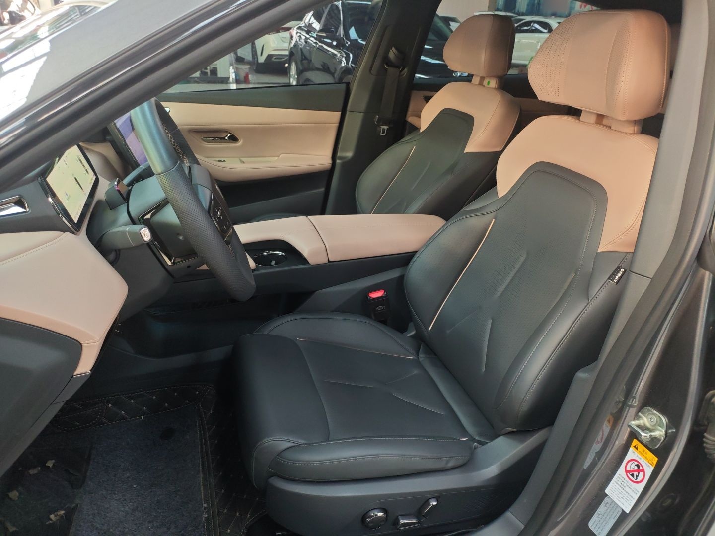 المقاعد الأمامية داخل السيارة