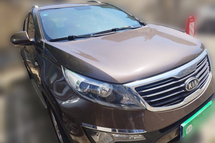 Used Kia Sportage R 2012 2.0L Manual Two-Wheel Drive GL Trim Front Right 45 Deg