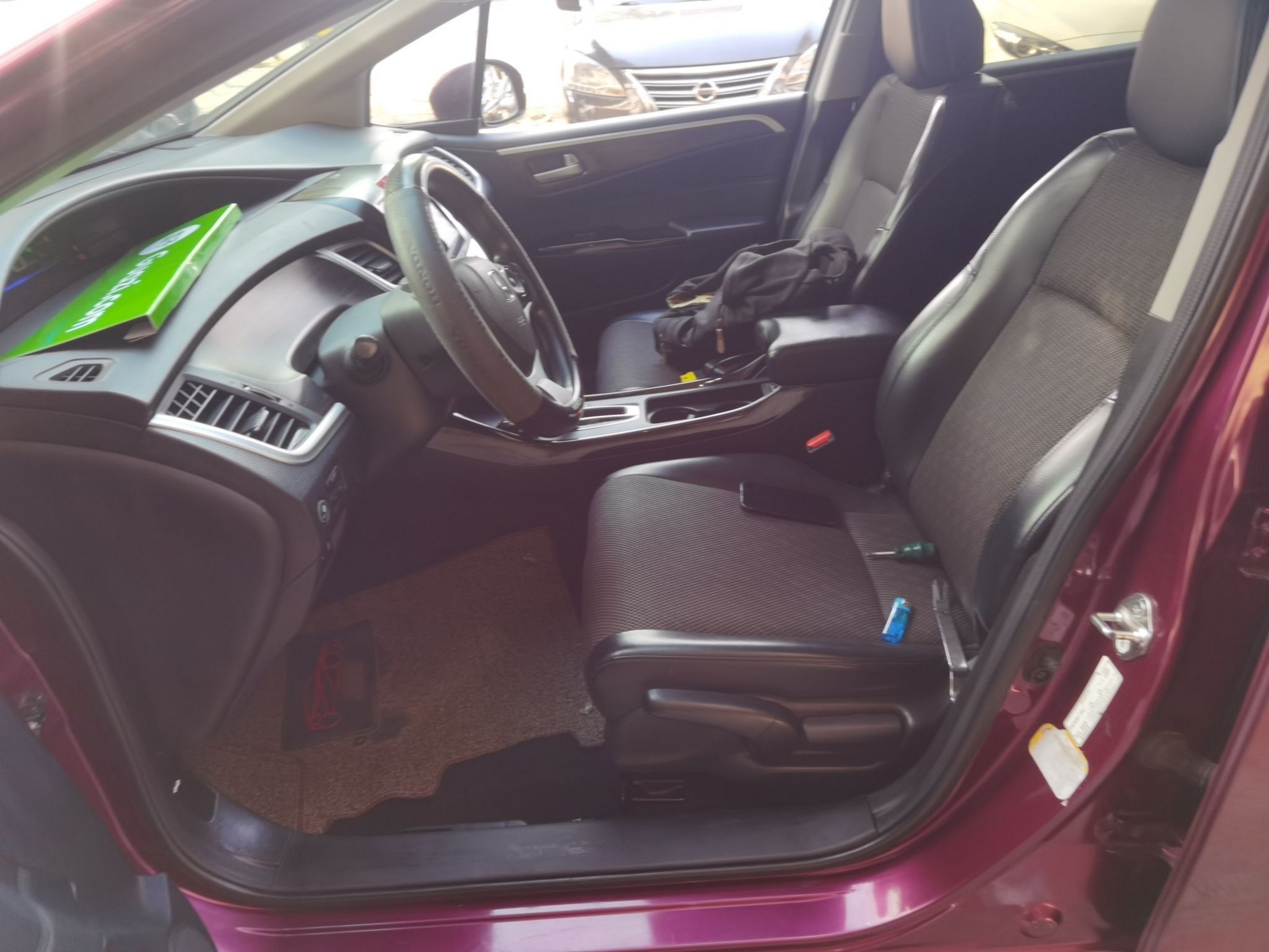 Переднее сиденье в автомобиле