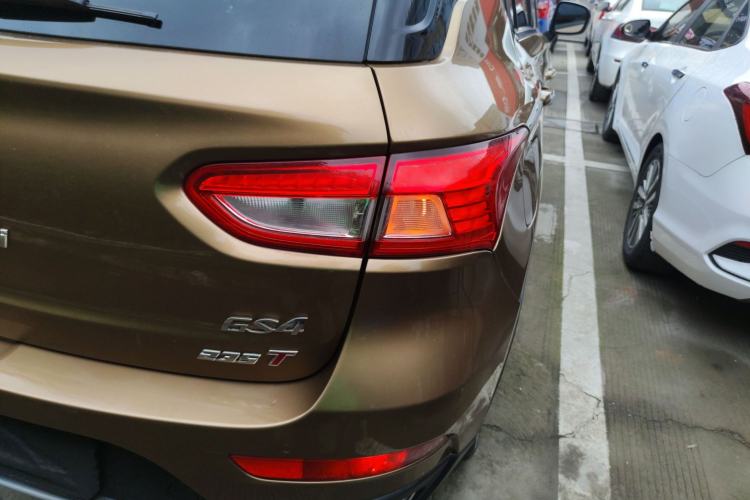 Used GAC Trumpchi GS4 2017 235T Manual Two-Wheel Drive Luxury Edition Right Rear Taillight