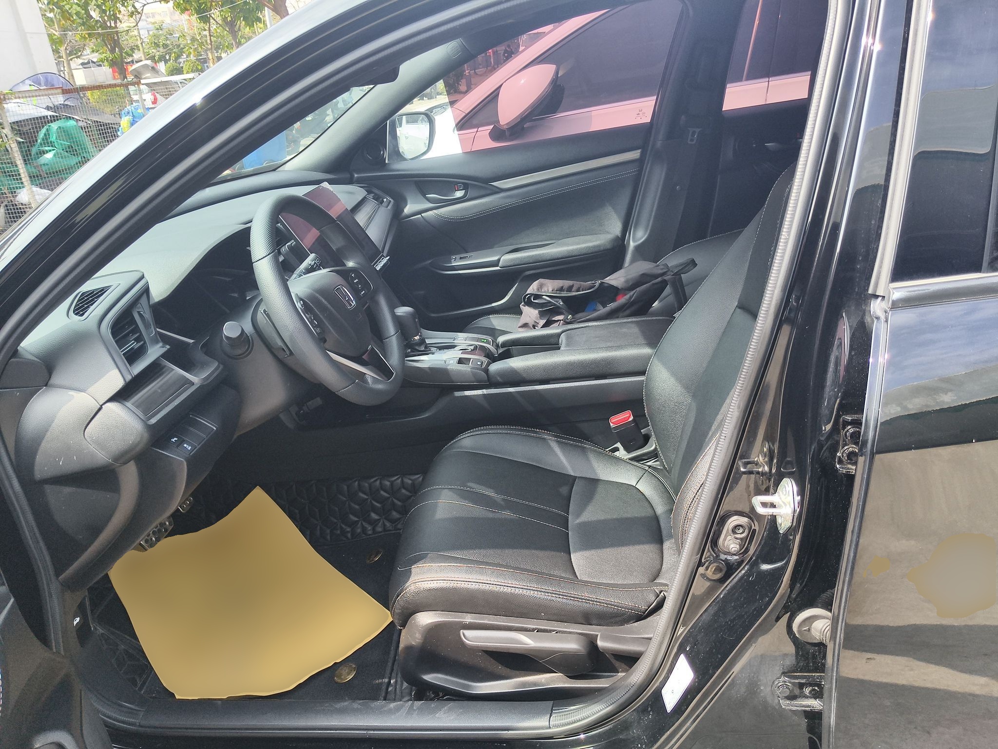 Переднее сиденье в автомобиле