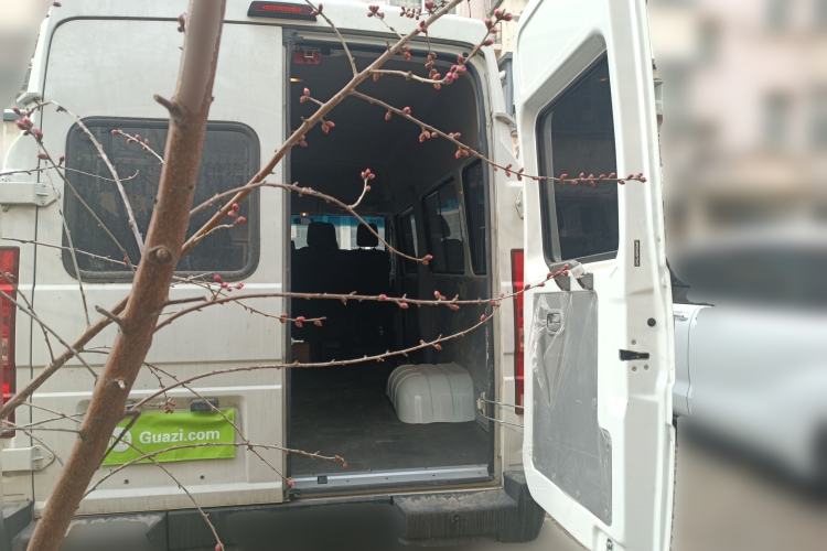 Used Iveco Daily 2023 2.5T A37M1 Long Wheelbase Mid-Roof Dual-Tire Side-Sliding Doors 5-9 Seats
