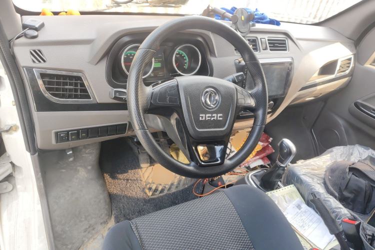 Used Dongfeng Yufeng EM26 2023 Standard Edition 41.472 kWh Henan Lithium Power Center Console