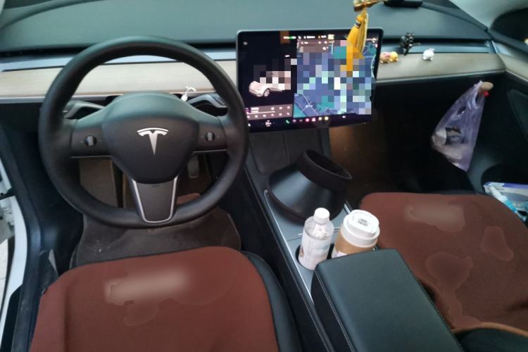 Used Tesla Model Y 2021 Standard Range Rear-Wheel Drive Version Center Console