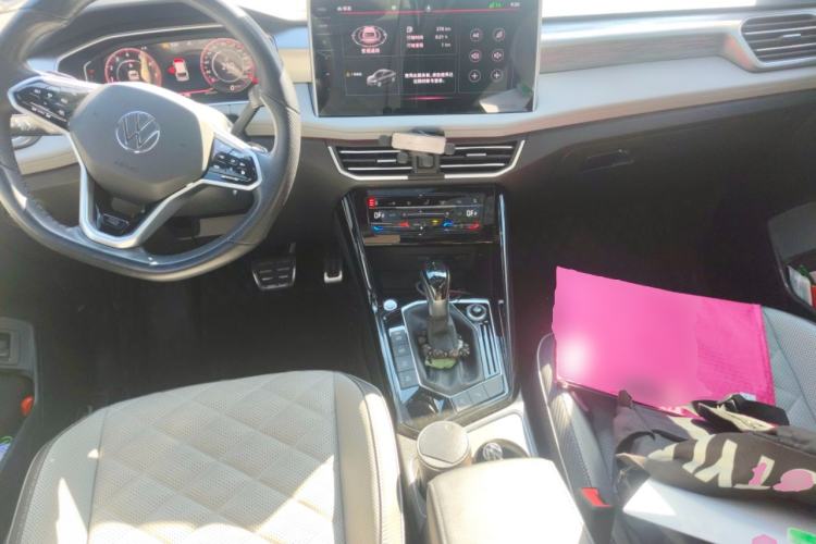 Used Volkswagen Tayron X 2023 330TSI Two-Wheel-Drive Flagship Smart Edition Center Console