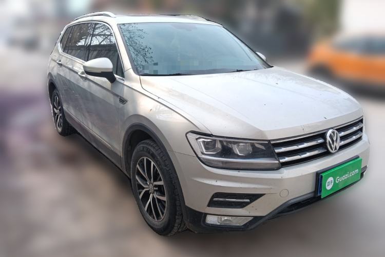 Used Volkswagen Tiguan L 2017 330TSI Automatic Two-Wheel Drive Luxury Edition Front Right 45 Deg