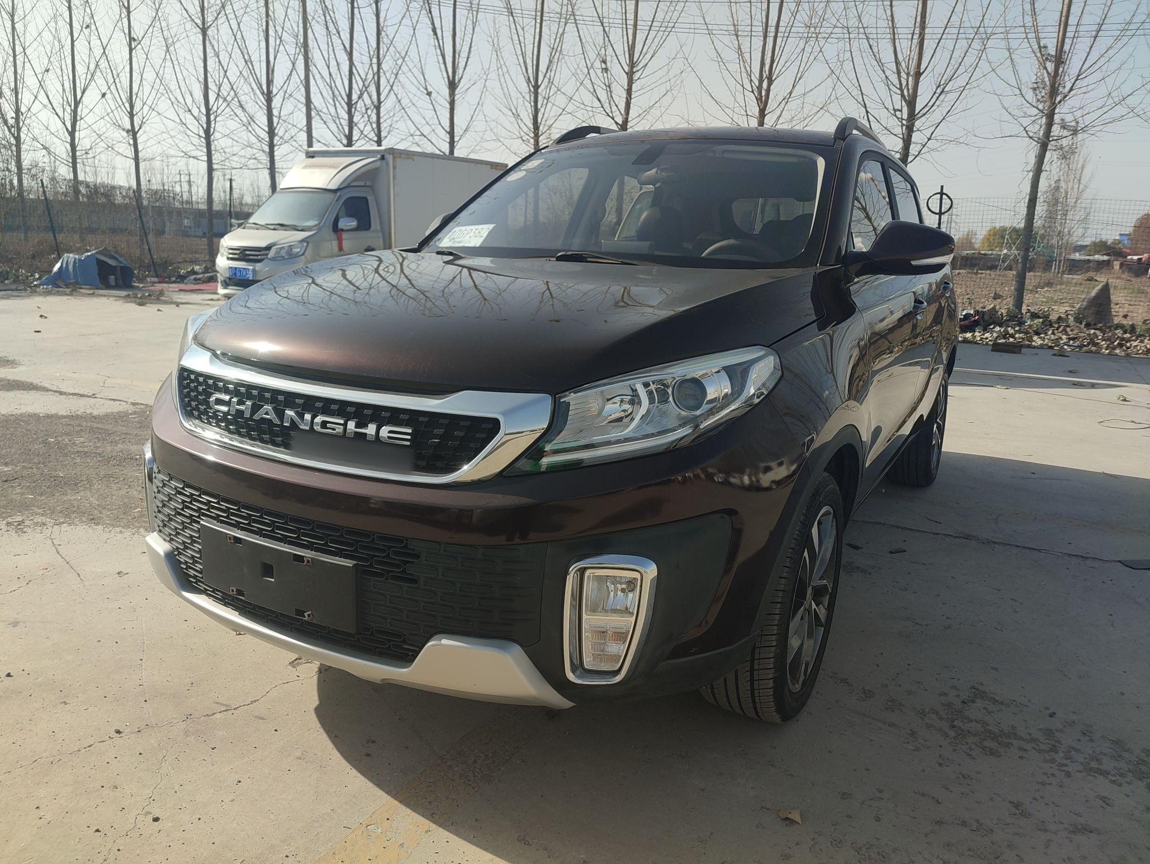 تحت مقدمة السيارة