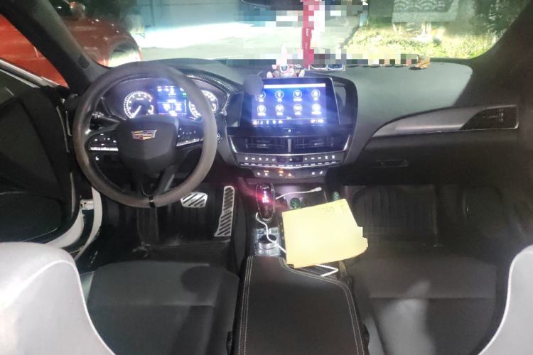 Used Cadillac CT5 2022 28T Luxury Edition Center Console