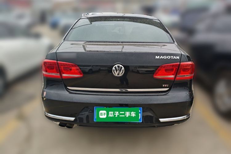 Used Volkswagen Magotan 2012 Revised Version 1.8TSI Leading Edition Rear