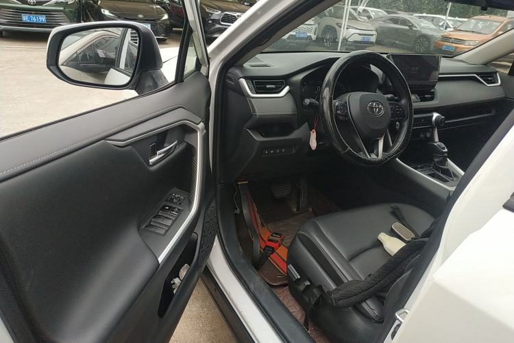Used Toyota RAV4 2023 2.0L CVT Two-Wheel Drive Fashion Plus Edition Driver Seat