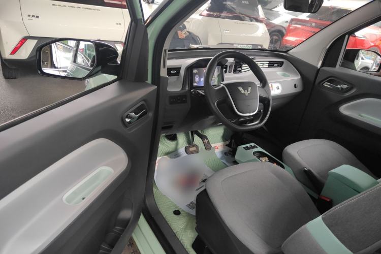 Used Wuling Hongguang MINIEV 2022 Macaron Premium Model – Lithium Iron Phosphate Driver Seat