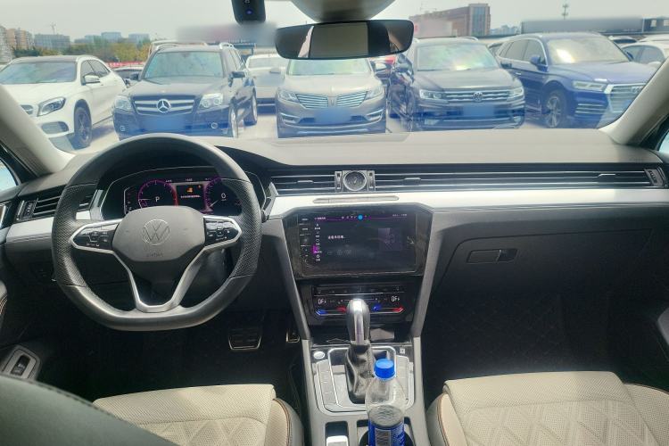 Used Volkswagen Magotan 2023 2 Million Units Commemorative Edition 330TSI DSG Luxury Version Center Console