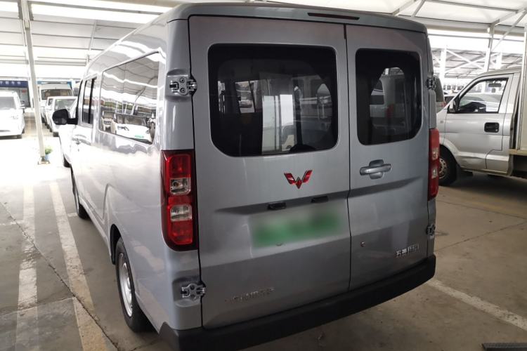 Used Wuling Yangguang 2024 300KM Comfort Version Passenger Van 75kW
