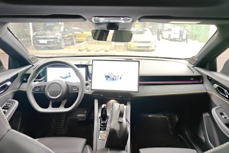 Used Lynk & Co 03 2025 1.5TD DCT Champion Edition Pro Center Console