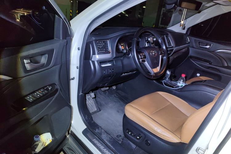 Used Toyota Highlander 2018 2.0T Four-Wheel Drive Knight Edition 7 Seats China VI Standard
