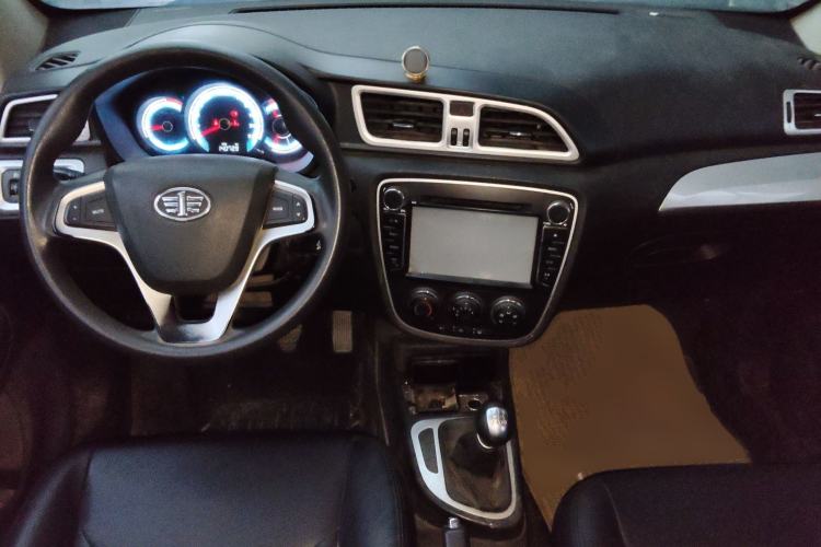 Used FAW Junpai D60 2015 1.5L Manual Comfort Model Center Console