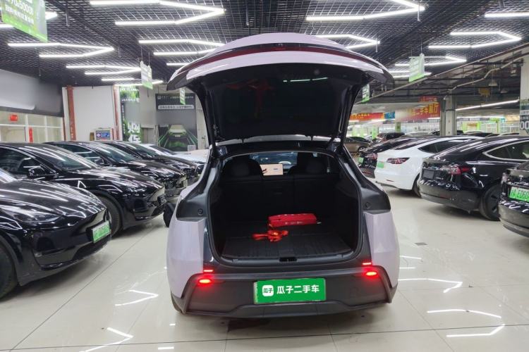 Used Tesla Model Y 2025 Rear-Wheel-Drive Version