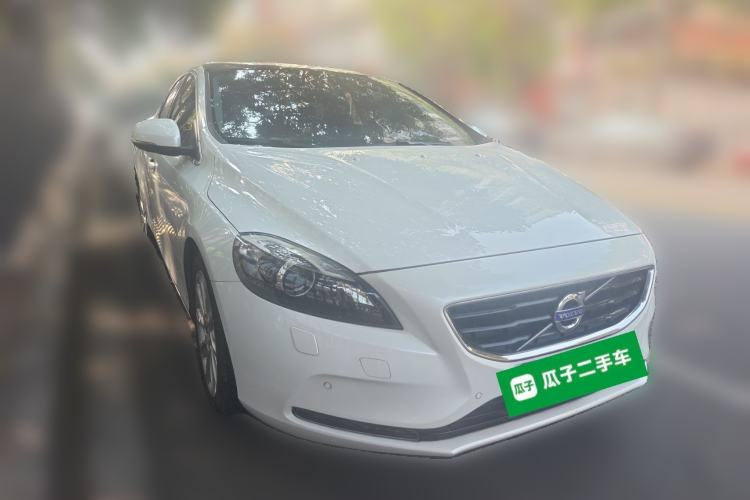 Used Volvo V40 2016 T4 Smart Luxury Edition
