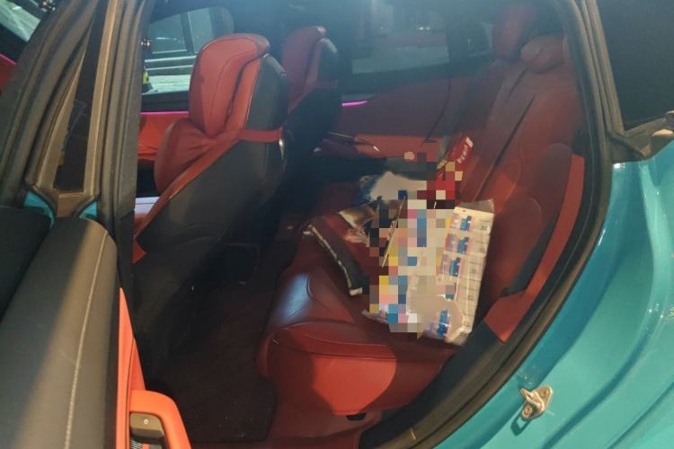 Used Xiaomi Auto SU7 2024 Rear-Drive Long-Range Intelligent Driving Version Interior 4