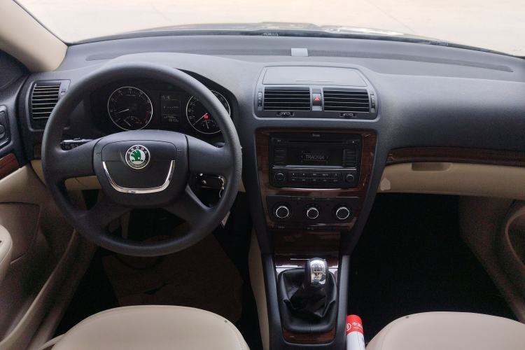 Used Skoda Octavia 2012 1.4TSI Manual - Yijun Edition Center Console