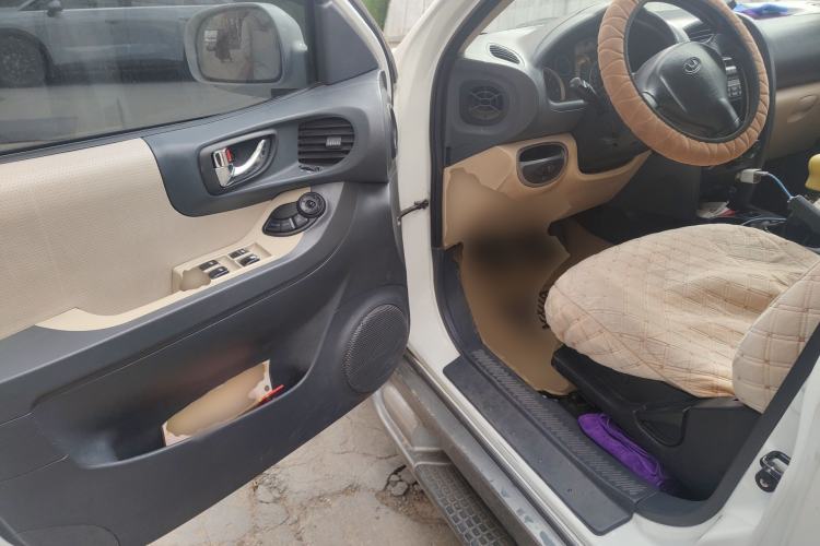 Used Huatai Santa Fe Classic 2012 2.0L Gasoline Manual Two-Wheel Drive with Sunroof Driver Seat