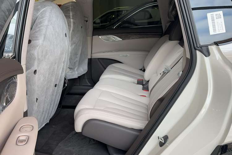 Used IM LS7 2024 90 kWh Max Elite Rear-Drive Version Interior 2